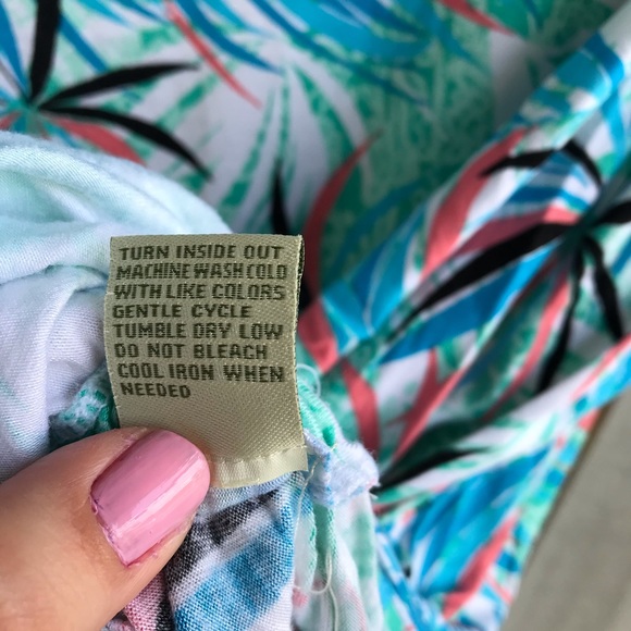 Beachy V Neck Top - Picture 4 of 6